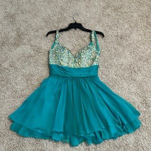LIKE NEW WORN ONCE Beautiful Teal Prom or Winter Formal Dress Size 6